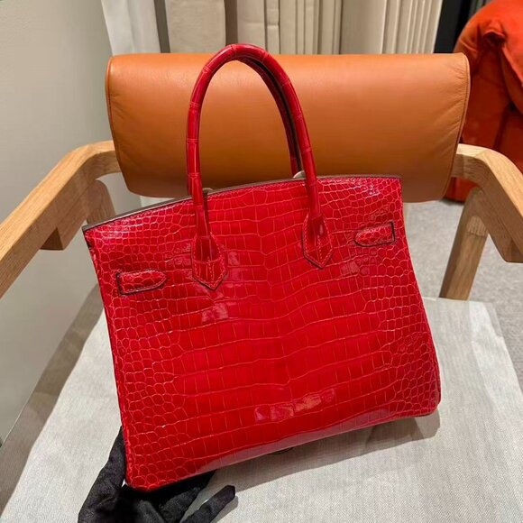 Classic Hermes Bag: A Stylish and Versatile Choice for Elegance - Picture 2 of 6